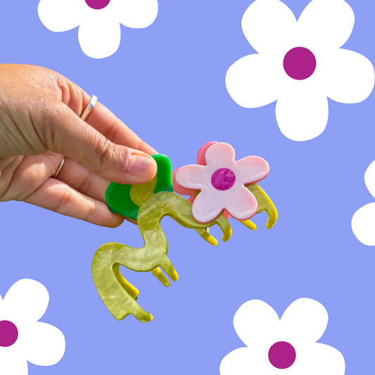 Wavy Daisy Hair Claw