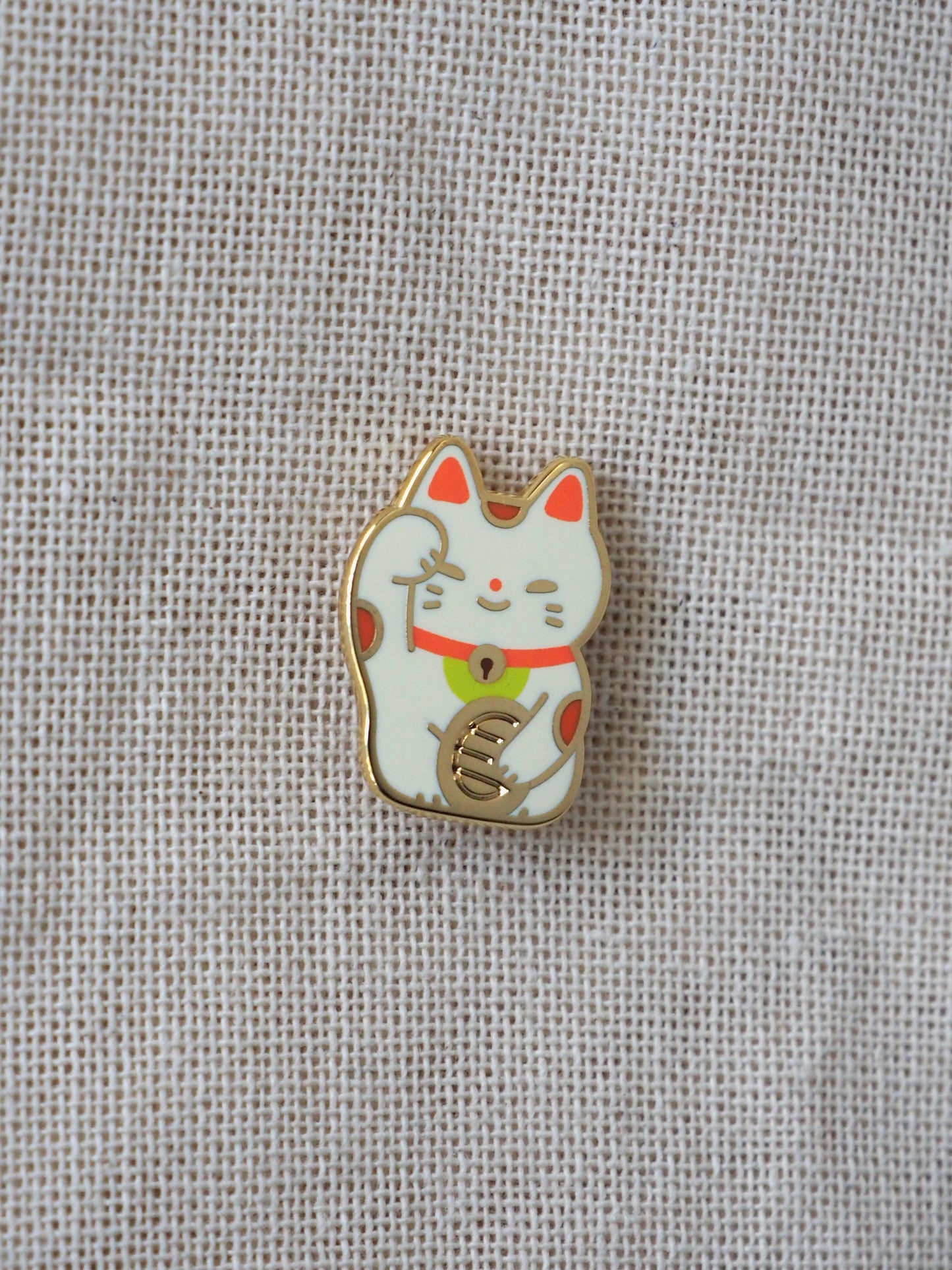 Lucky cat • enamel pin