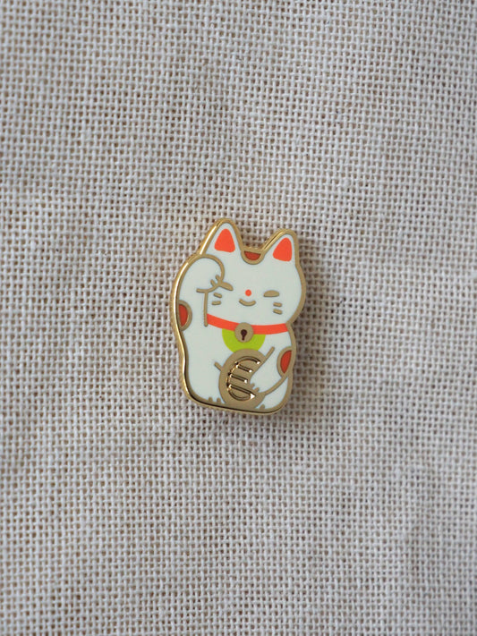 Lucky cat • enamel pin
