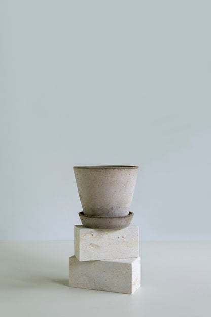 Julie Pot With Saucer - Grey